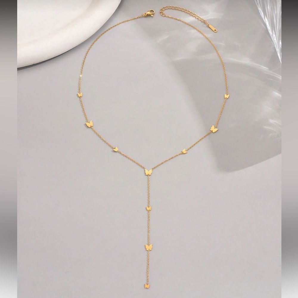 Butterfly Necklace Q702 - Picture 2 of 6